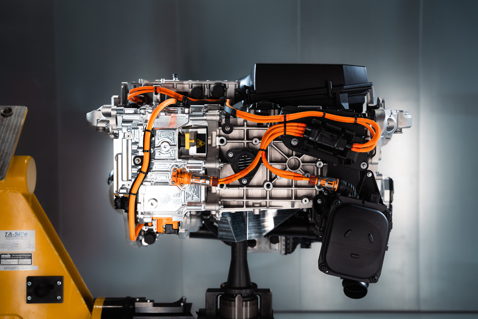 SMALL_P90614883_highRes_hydrogen-high-tech-a